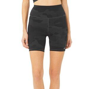 Alo Yoga Women's High Waist Vapor Short in Black Camouflage